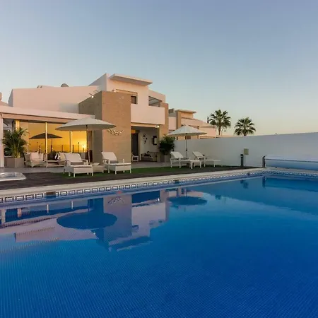 White Whale * Costa Adeje (Tenerife)